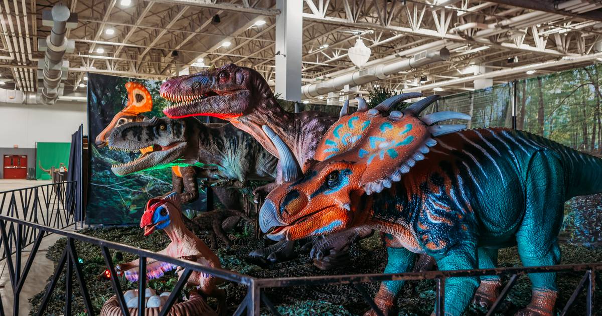 Jurassic Quest, lifesized dinosaur exhibit, roaring back for Halloween