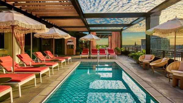 Hotel pools that allow locals to swim in New Orleans